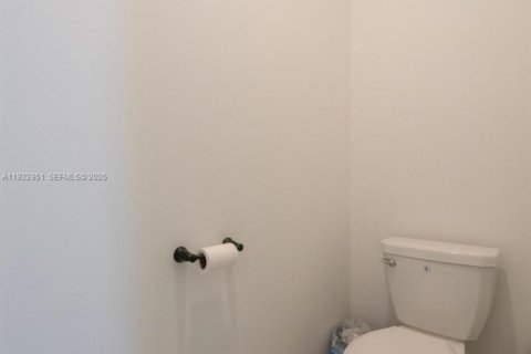 Снять в аренду таунхаус в Майами, Флорида 3 спальни, 169.73м2, № 1991786 - фото 25