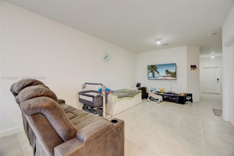 Снять в аренду таунхаус в Майами, Флорида 3 спальни, 169.73м2, № 1991786 - фото 8