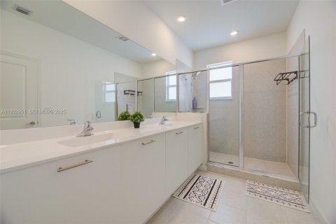 Снять в аренду таунхаус в Майами, Флорида 3 спальни, 169.73м2, № 1991786 - фото 24