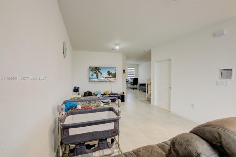 Снять в аренду таунхаус в Майами, Флорида 3 спальни, 169.73м2, № 1991786 - фото 9