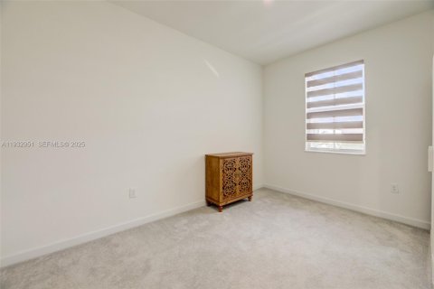 Снять в аренду таунхаус в Майами, Флорида 3 спальни, 169.73м2, № 1991786 - фото 26