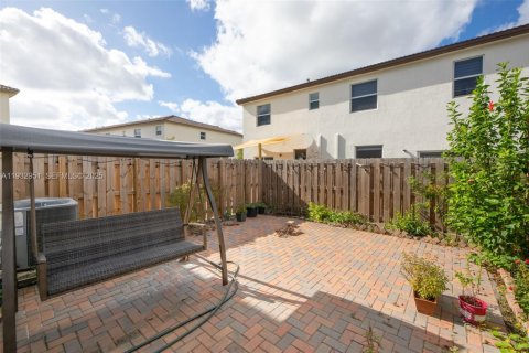 Снять в аренду таунхаус в Майами, Флорида 3 спальни, 169.73м2, № 1991786 - фото 19