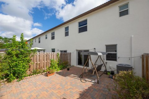 Снять в аренду таунхаус в Майами, Флорида 3 спальни, 169.73м2, № 1991786 - фото 20