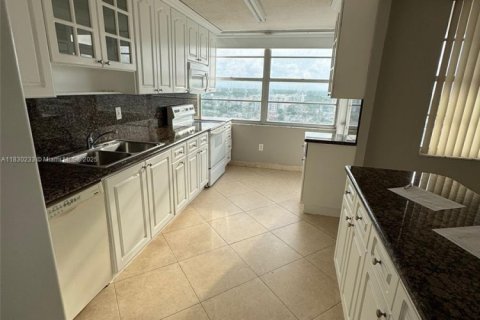 Condo in Aventura, Florida, 2 bedrooms № 1976232 - photo 2