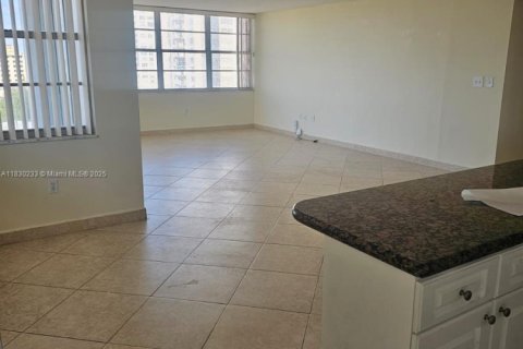 Condo in Aventura, Florida, 2 bedrooms № 1976232 - photo 4