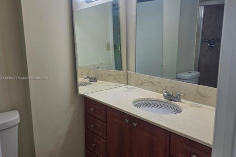 Condo in Aventura, Florida, 2 bedrooms № 1976232 - photo 9
