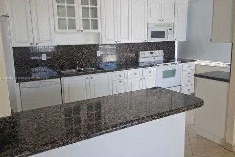 Condo in Aventura, Florida, 2 bedrooms № 1976232 - photo 1