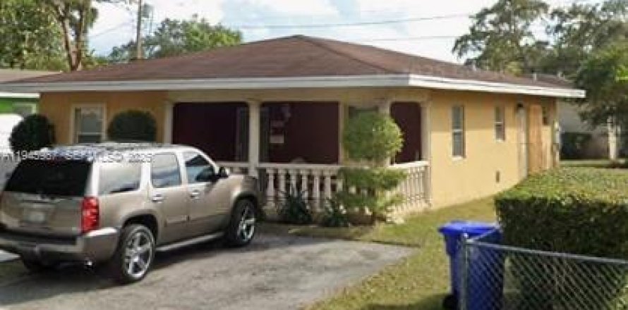 Дом в Майами, Флорида 3 спальни, 127.83м2 № 2005812