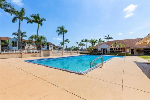 Condo in Hialeah, Florida, 2 bedrooms  № 1860176 - photo 28
