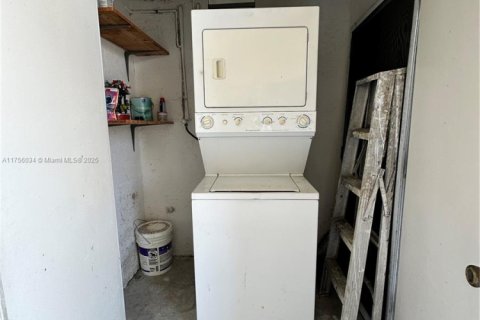 Condo in Hialeah, Florida, 2 bedrooms  № 1860176 - photo 30