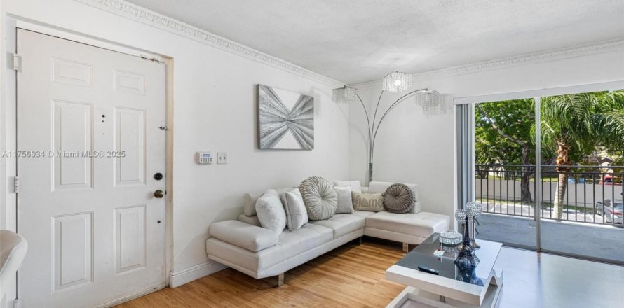 Condo in Hialeah, Florida, 2 bedrooms  № 1860176