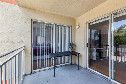 Condo in Hialeah, Florida, 2 bedrooms  № 1860176 - photo 25