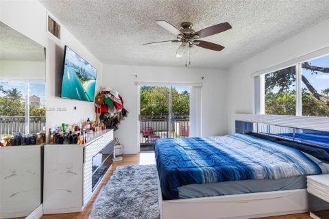 Condo in Hialeah, Florida, 2 bedrooms  № 1860176 - photo 17