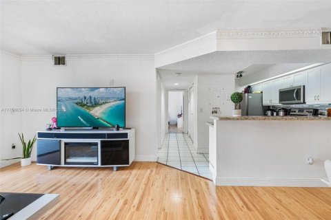 Condo in Hialeah, Florida, 2 bedrooms  № 1860176 - photo 5