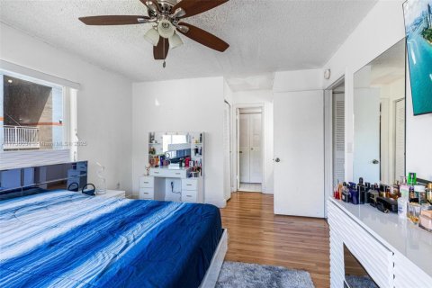 Condo in Hialeah, Florida, 2 bedrooms  № 1860176 - photo 15