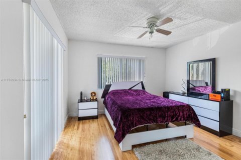 Condo in Hialeah, Florida, 2 bedrooms  № 1860176 - photo 23