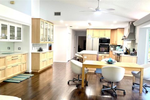 House in DeLand, Florida 5 bedrooms, 287.25 sq.m. № 1720538 - photo 6