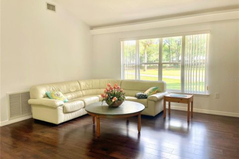 House in DeLand, Florida 5 bedrooms, 287.25 sq.m. № 1720538 - photo 9