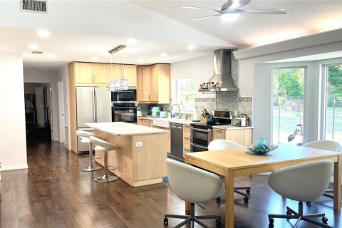 House in DeLand, Florida 5 bedrooms, 287.25 sq.m. № 1720538 - photo 14