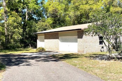 House in DeLand, Florida 5 bedrooms, 287.25 sq.m. № 1720538 - photo 2