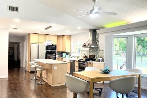 House in DeLand, Florida 5 bedrooms, 287.25 sq.m. № 1720538 - photo 12