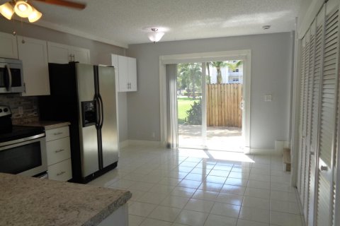 Touwnhouse à louer à Deerfield Beach, Floride: 2 chambres, 116.87 m2 № 2085288 - photo 6