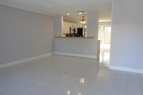 Touwnhouse à louer à Deerfield Beach, Floride: 2 chambres, 116.87 m2 № 2085288 - photo 11