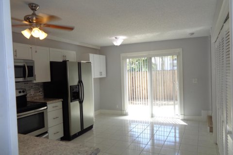 Touwnhouse à louer à Deerfield Beach, Floride: 2 chambres, 116.87 m2 № 2085288 - photo 7