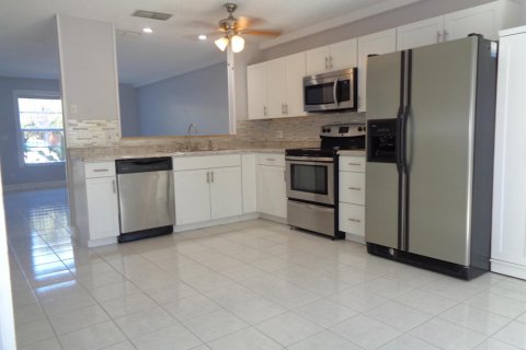 Touwnhouse à louer à Deerfield Beach, Floride: 2 chambres, 116.87 m2 № 2085288 - photo 5