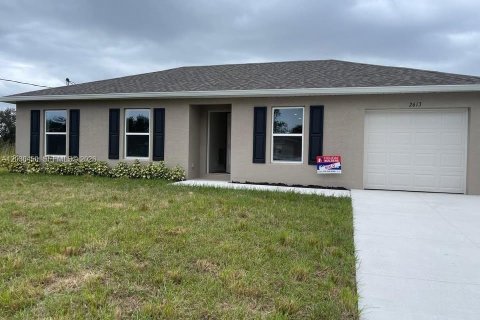 Villa ou maison à louer à Lehigh Acres, Floride: 3 chambres, 111.48 m2 № 2085876 - photo 2