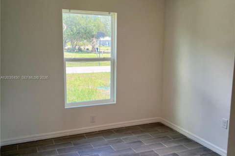 Villa ou maison à louer à Lehigh Acres, Floride: 3 chambres, 111.48 m2 № 2085876 - photo 8