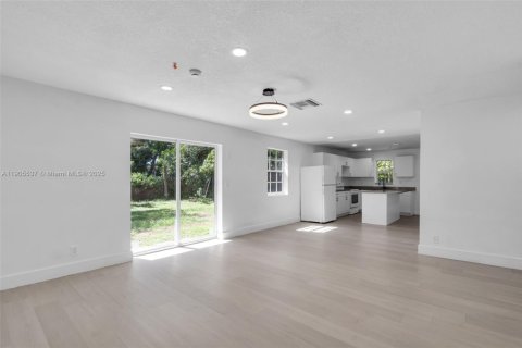 House in Fort Lauderdale, Florida 3 bedrooms, 125.42 sq.m. № 2012837 - photo 14