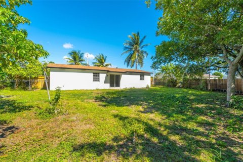 House in Fort Lauderdale, Florida 3 bedrooms, 125.42 sq.m. № 2012837 - photo 6