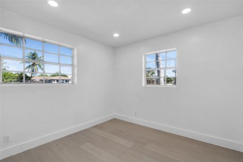 House in Fort Lauderdale, Florida 3 bedrooms, 125.42 sq.m. № 2012837 - photo 9