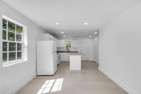 House in Fort Lauderdale, Florida 3 bedrooms, 125.42 sq.m. № 2012837 - photo 12