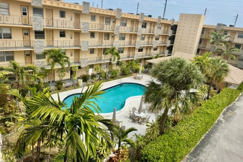 Кондоминиум с 1 спальней в Холливуд, Флорида № 2016524