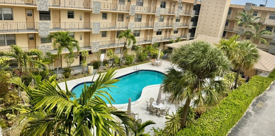 Кондоминиум с 1 спальней в Холливуд, Флорида № 2016524