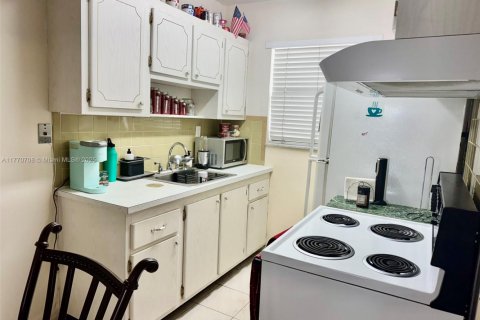 Купить кондоминиум в Холливуд, Флорида 1 спальня, 47.38м2, № 2016524 - фото 2