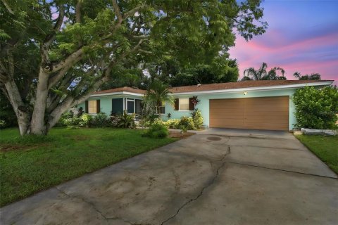 Casa en Clearwater, Florida 3 dormitorios, 112.04 m2 № 2386534