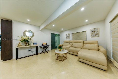 Villa ou maison à vendre à Miami Gardens, Floride: 4 chambres, 169.45 m2 № 1989790 - photo 13