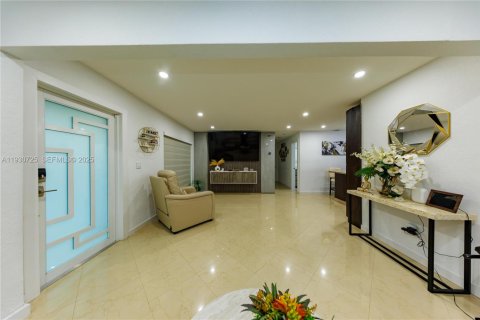 Villa ou maison à vendre à Miami Gardens, Floride: 4 chambres, 169.45 m2 № 1989790 - photo 12
