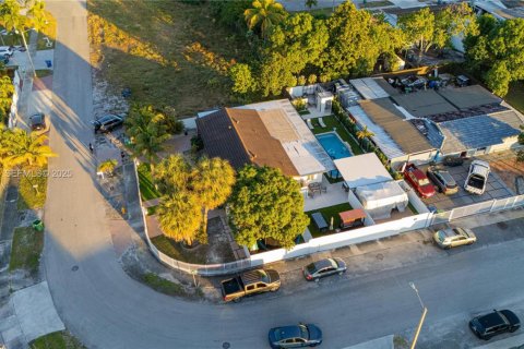 Villa ou maison à vendre à Miami Gardens, Floride: 4 chambres, 169.45 m2 № 1989790 - photo 2