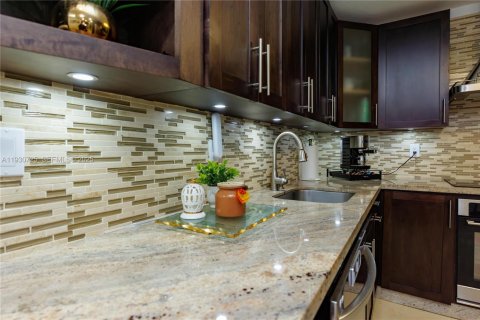 Villa ou maison à vendre à Miami Gardens, Floride: 4 chambres, 169.45 m2 № 1989790 - photo 26