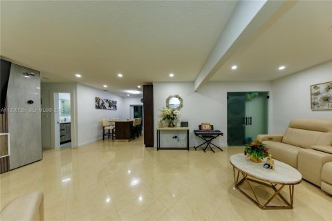 Villa ou maison à vendre à Miami Gardens, Floride: 4 chambres, 169.45 m2 № 1989790 - photo 17
