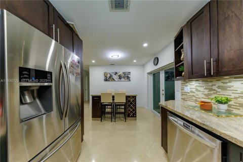 Villa ou maison à vendre à Miami Gardens, Floride: 4 chambres, 169.45 m2 № 1989790 - photo 20