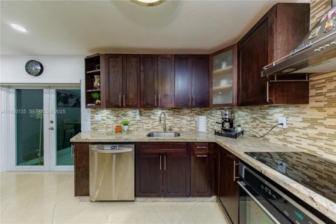 Villa ou maison à vendre à Miami Gardens, Floride: 4 chambres, 169.45 m2 № 1989790 - photo 23