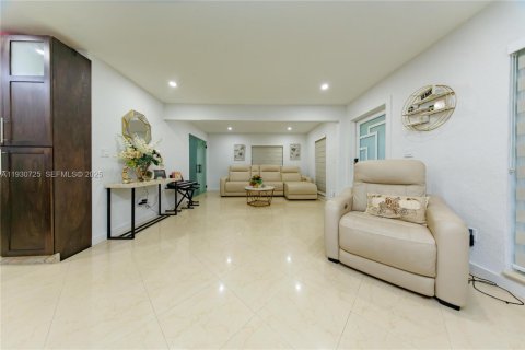 Villa ou maison à vendre à Miami Gardens, Floride: 4 chambres, 169.45 m2 № 1989790 - photo 14