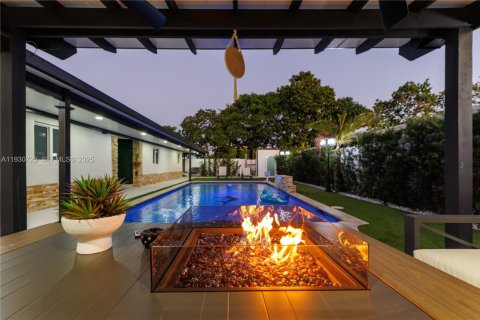 Villa ou maison à vendre à Miami Gardens, Floride: 4 chambres, 169.45 m2 № 1989790 - photo 1