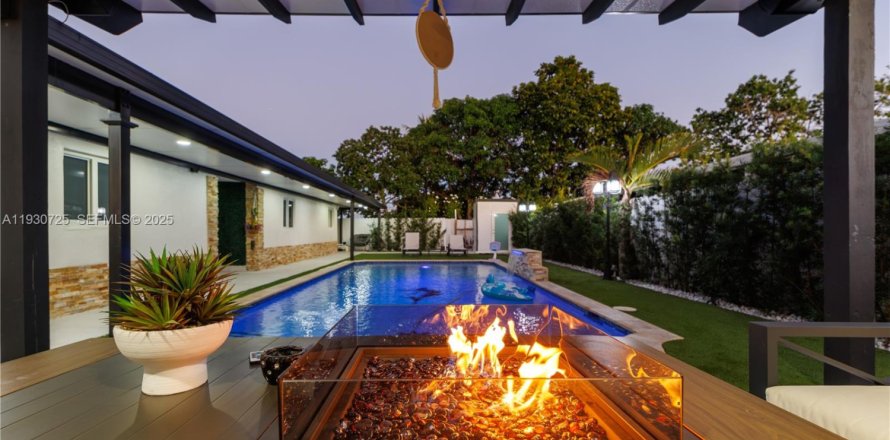 Villa ou maison à Miami Gardens, Floride 4 chambres, 169.45 m2 № 1989790