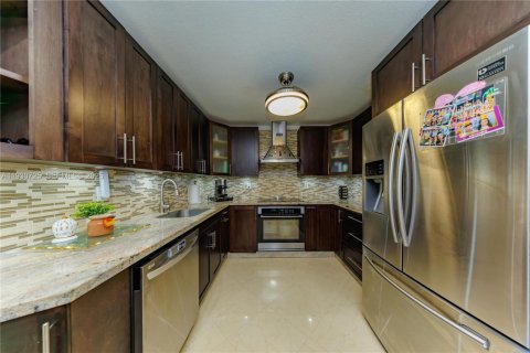 Villa ou maison à vendre à Miami Gardens, Floride: 4 chambres, 169.45 m2 № 1989790 - photo 24